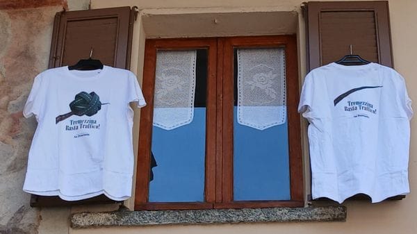 Regina, il traffico (per ora) regge grazie ai movieri nonostante bus turistici e camper. Da oggi in distribuzione le nostre t-shirt contro il caos 