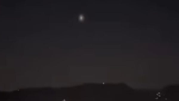Scia luminosa anche nei cieli sopra il Comasco: erano i satelliti Starlink 