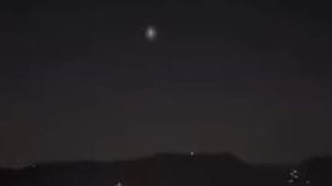 Scia luminosa anche nei cieli sopra il Comasco: erano i satelliti Starlink 