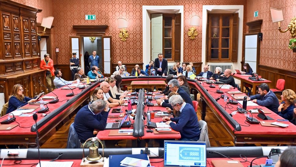 Svolta per Civiglio, domani riapre la strada. Tensione sulla viabilità e il cordoglio per Mattia Augliaro 