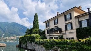 Clooney ritinteggia le facciate di Villa Oleandra: senso unico alternato a Laglio