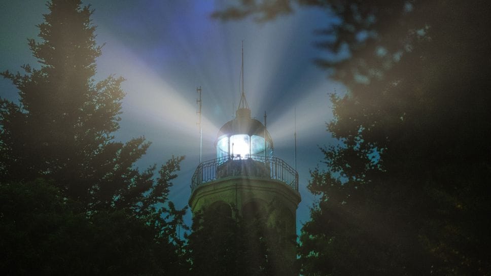 Faro Voltiano, 400mila euro. Corsa contro il tempo per riaprire