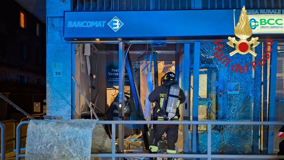 Fino Mornasco, tentano il furto facendo saltare il bancomat