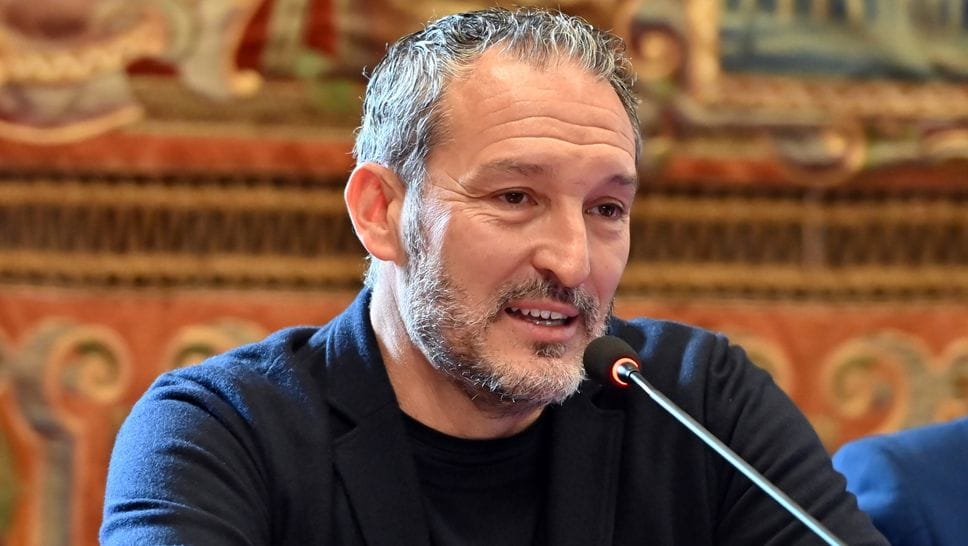 Il Comune di Casnate contro Zambrotta: «Ci deve i soldi della corrente»