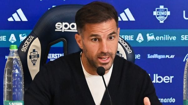 Fabregas: «Giù le mani da Paz. Non giocherà all’Inter»