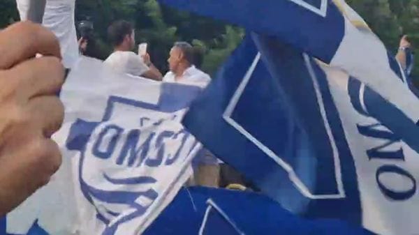 LIVE - La festa del Como in città: Il presidente Suwarso