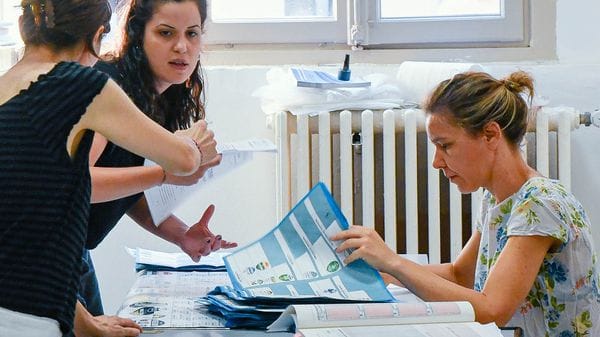 Ore 15: chiusi i seggi