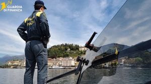 Controlli via lago, 15 barche irregolari e multe per oltre 41mila euro 