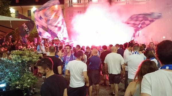 E piazza Volta diventa la curva