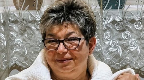 L’addio ad Ana, storica volontaria della parrocchia morta a 55 anni