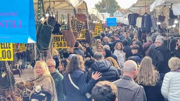 L’originale Consorzio de Gli Ambulanti di Forte dei Marmi® a COMO domenica 31 maggio