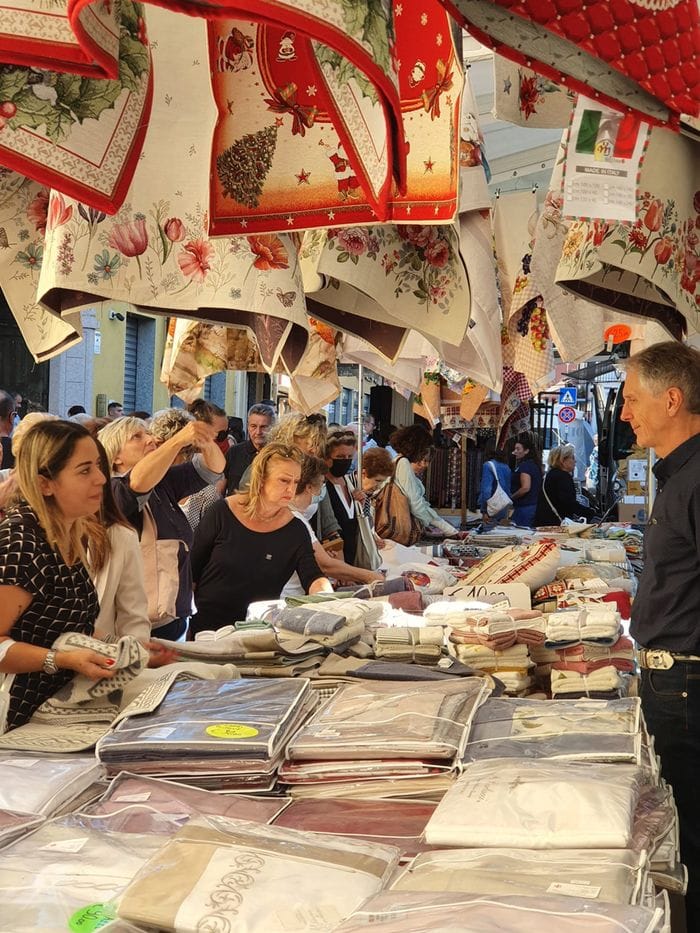 L’originale Consorzio de Gli Ambulanti di Forte dei Marmi® a COMO domenica 31 maggio
