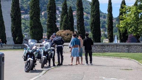 Tuffi e bagni nel lago: ecco le prime multe  per i divieti ignorati
