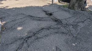 Viale Vittorio Veneto, dove il marciapiede diventa una barriera