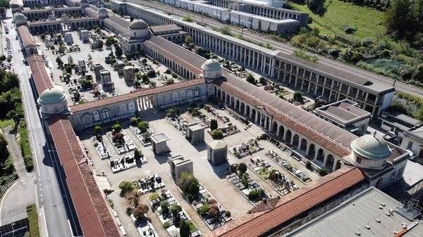 A Como per chi muore di lunedì niente tomba fino al venerdì