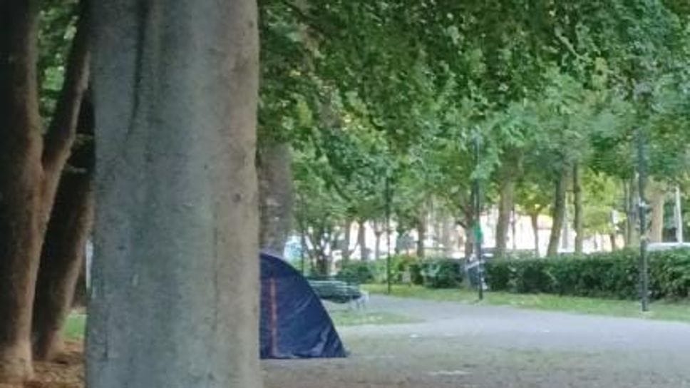 Bivaccavano in viale Varese: 11 persone portate in Questura