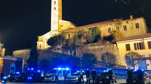  La rapina riaccende l’allarme baby gang: «Più controlli di polizia locale in estate»