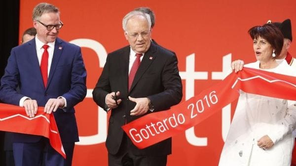 I dieci anni del  Gottardo, la galleria “vista mondo”
