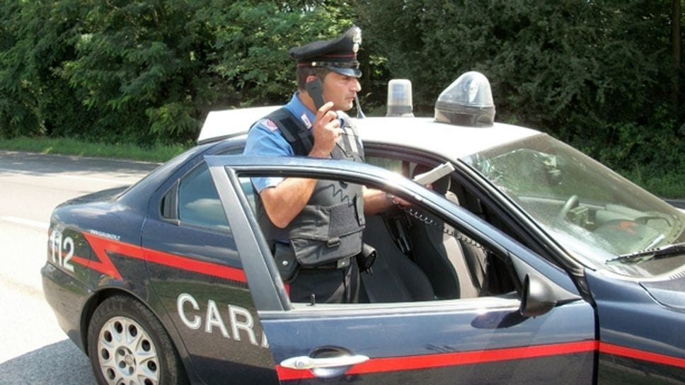Turate, aggredita in strada dall’ex. Donna ferita, lui ricercato