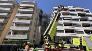 Bombola di gas scoppia sul tetto:  incendio a Lugano