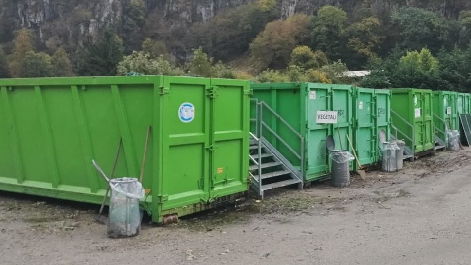 Preleva rifiuti dalla piattaforma ecologica, ma la Polizia Locale lo vede e lo denuncia