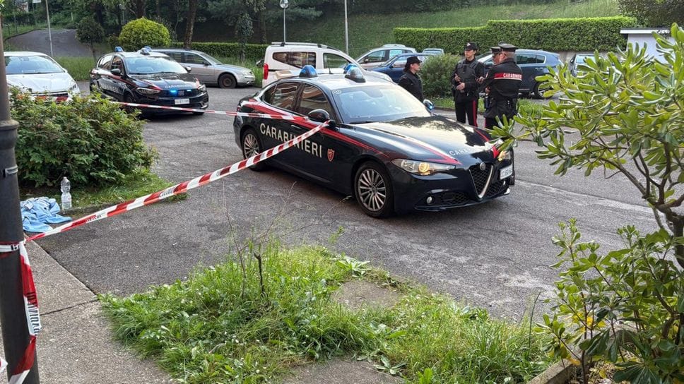 Il giovane ferito esce dalla rianimazione. «L’hanno gambizzato per odio razziale»