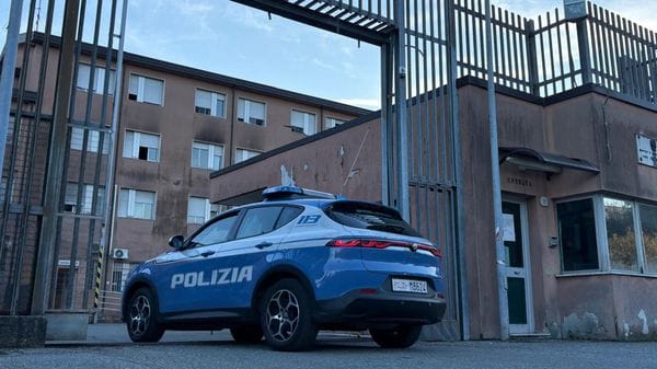 Machete, coltelli e tirapugni. Quante armi tra gli spacciatori