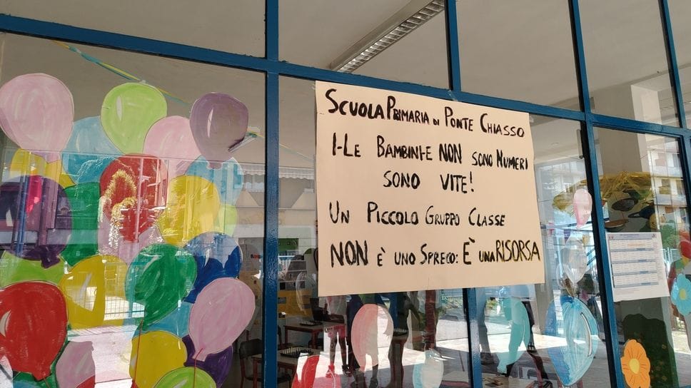 Ponte Chiasso, la festa è triste. I bimbi salutano la loro scuola