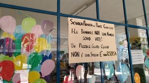 Ponte Chiasso, la festa è triste. I bimbi salutano la loro scuola