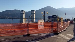 Il pontile dei traghetti di Cadenabbia in ritardo: «A causa della guerra in Medioriente»