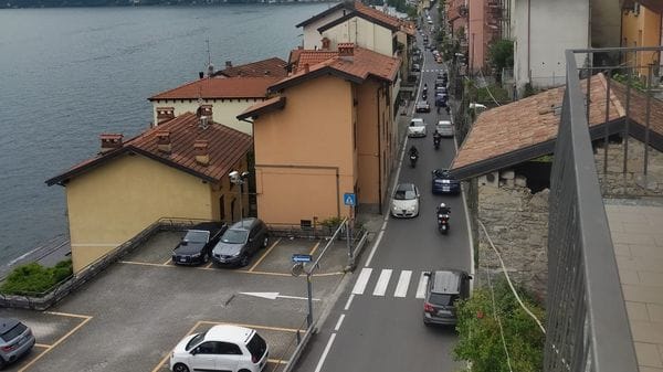 In un giorno 25 bus turistici sulla Regina. Multa da 600 euro a un autista