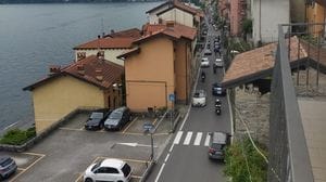 In un giorno 25 bus turistici sulla Regina. Multa da 600 euro a un autista