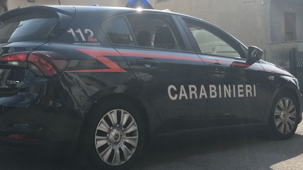 Fermati alla guida, rifiutano di sottoporsi al test di alcol e droga: denunciati 