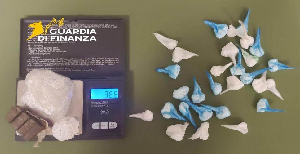 Dosi di droga nascoste nell’auto: un arresto e due segnalazioni nell’Erbese 