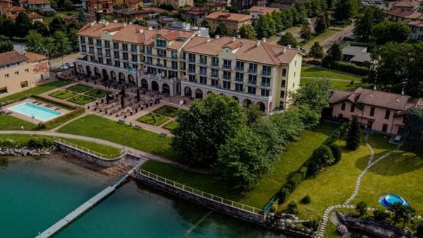 «Scusi, ha da cambiare?» Via l’orologio da 15mila euro