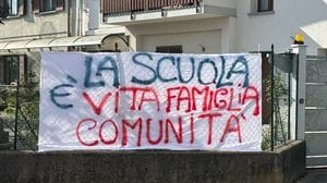 Socco non ci sta: protesta pacifica contro la chiusura delle scuola
