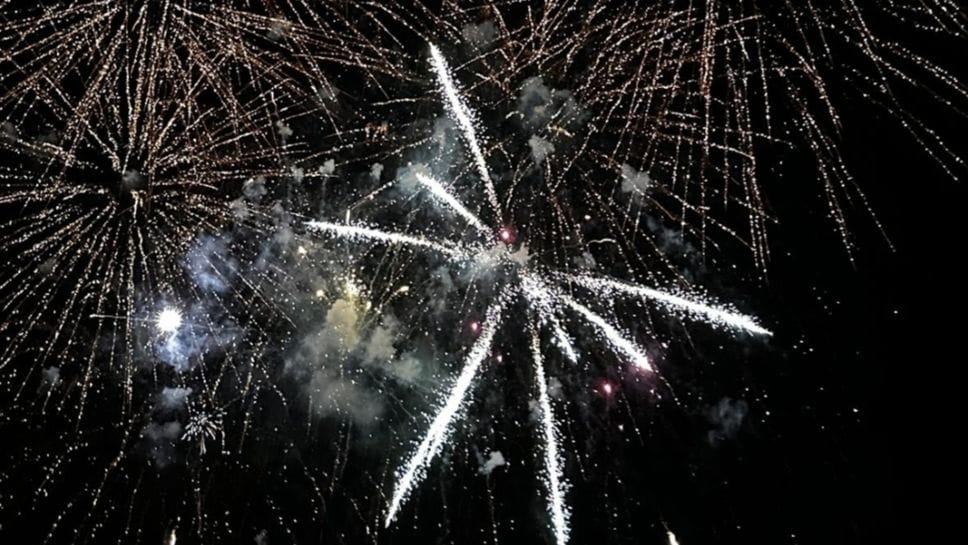 Cernobbio, controlli sui decibel per i fuochi d’artificio: multe da 500 euro a chi supera i limiti
