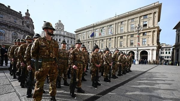 Gli alpini comaschi a Genova, uniti contro le polemiche