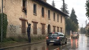 Allarme spaccio: ma l’immagine sui social è creata con l’AI