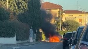 Auto bruciate, vandalismi, spaccio: torna l’allarme sicurezza a Mariano