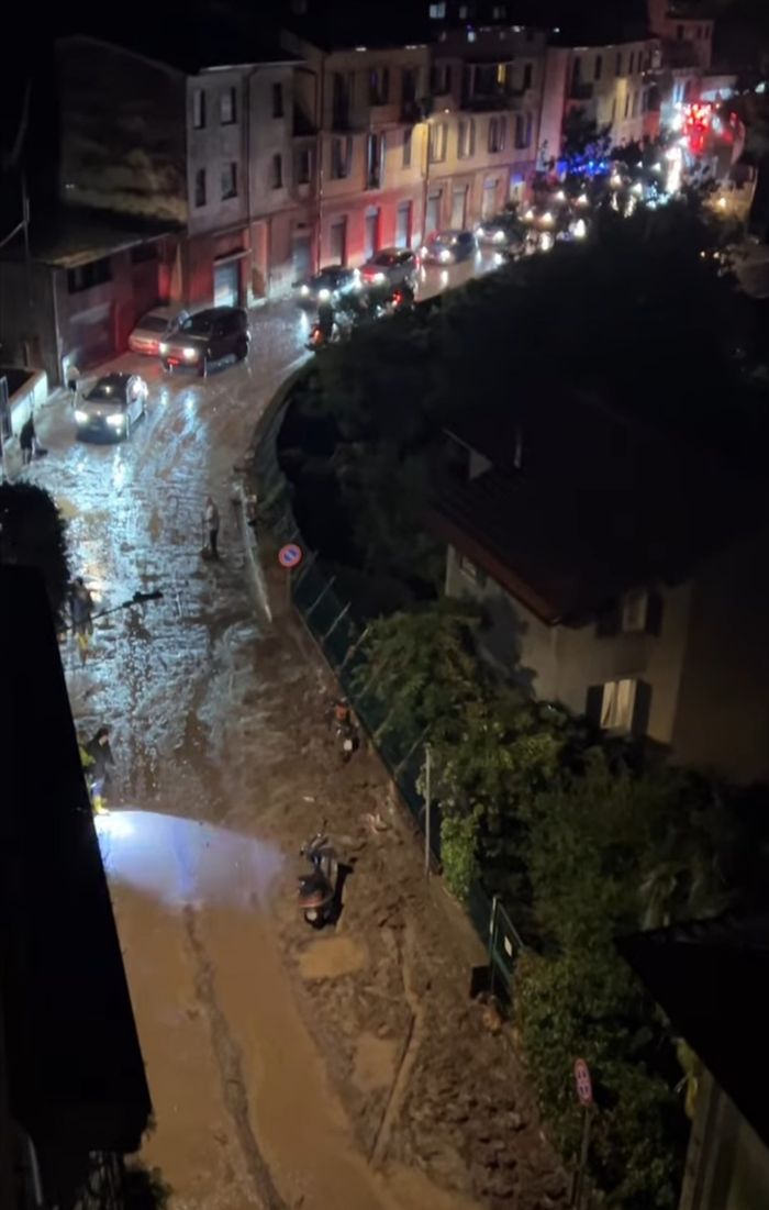 Pioggia e grandine, paura a Blevio. A Como lungolago di nuovo allagato