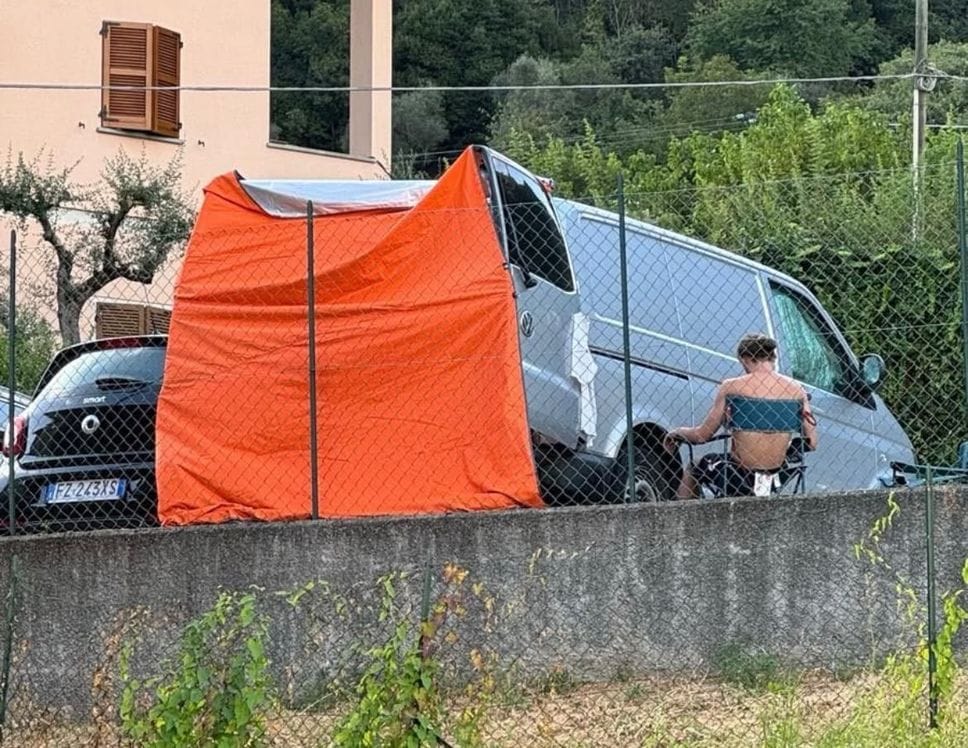 Allarme overtourism in Tremezzina: «Invasione di camper e nessun parcheggio»