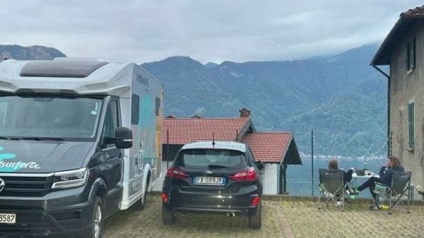 Allarme overtourism in Tremezzina: «Invasione di camper e nessun parcheggio»