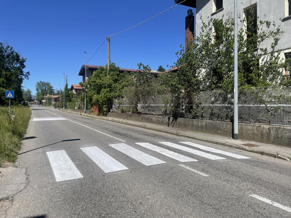 Alzate, strade più sicure: rifatte le strisce e la nuova segnaletica