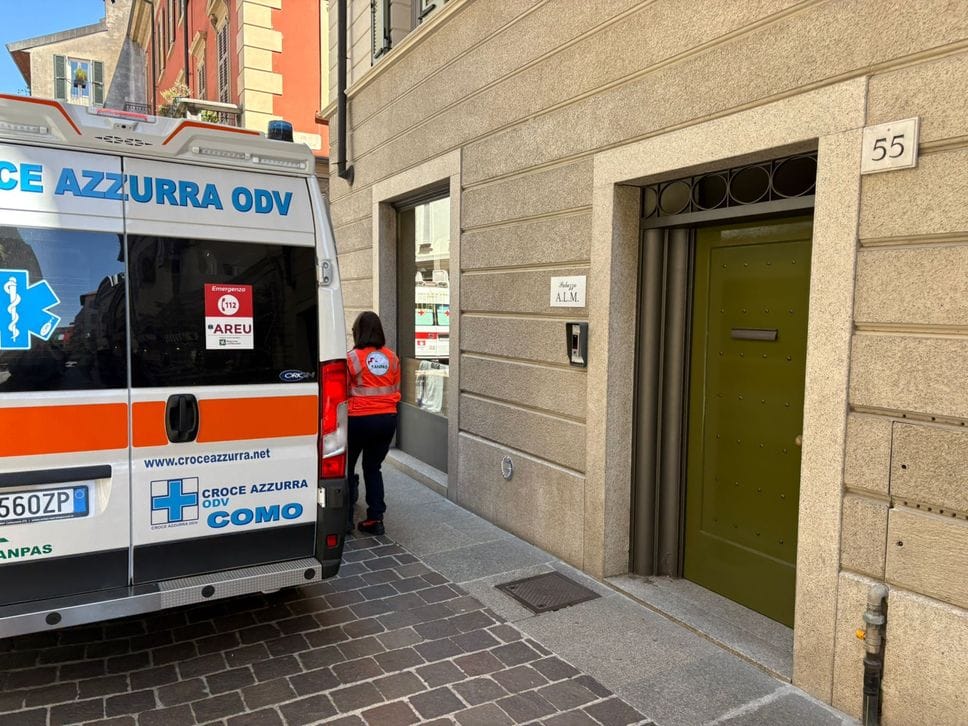 Paura in centro a Como: fiamme in un appartamento di via Lambertenghi
