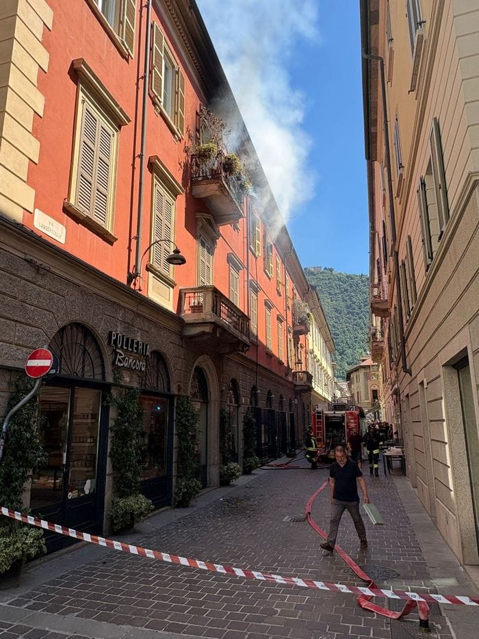 Paura in centro a Como: fiamme in un appartamento di via Lambertenghi