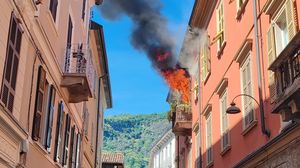 Rogo in centro a Como. Salvi due anziani. I testimoni: «Spaventoso»