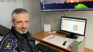 Allarme per il lancio di sassi: «Di notte colpite alcune auto»