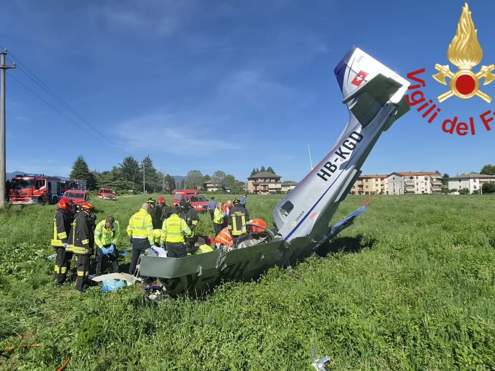 Cade un piccolo aereo, se la caveranno i due occupanti