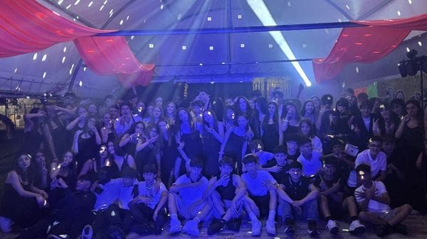 Abiti da sera e aria di futuro: il Gran Ballo delle terze medie è un successo